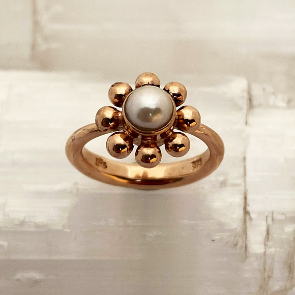 Bellis Pearl Ring